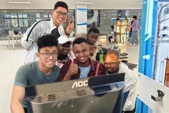 AOC一体机走进吉云教育科技KAIYUN网页 开云com集团助推区域产业升级!(图7)