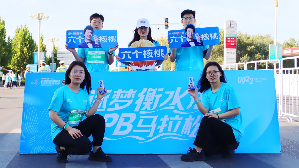 运动要用脑六个核桃十年领跑衡水湖马拉松(图3)